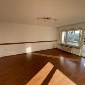 Helle 4-Zimmer Wohnung mit Balkon und Garage in Metzingen