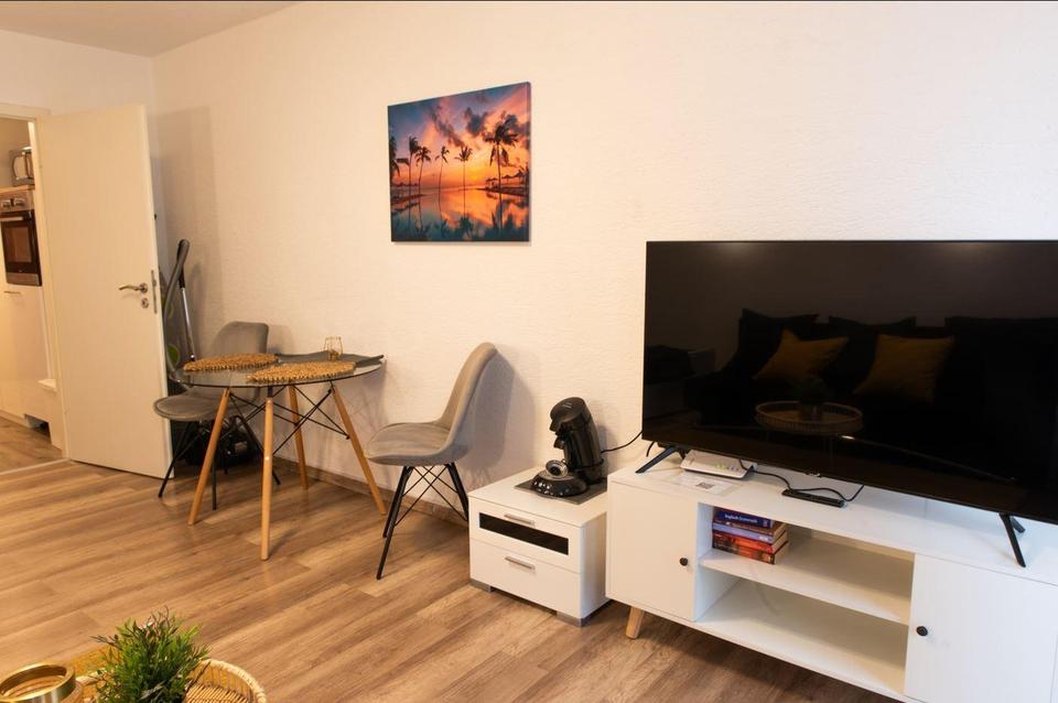 Zentral gelegen, vollmöbilierte 1-Zi Wohnung mit EBK und Balkon in Sindelfingen – Bild 2