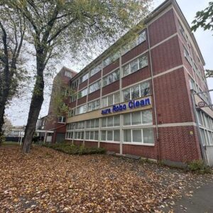 Büro/Lagerflächen incl. ca 50 Parkplätze in zentraler Lage ca 2100 QM 2.95 € QM