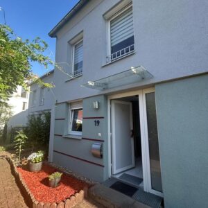 Reihenmittelhaus mit Garage und Stellplatz