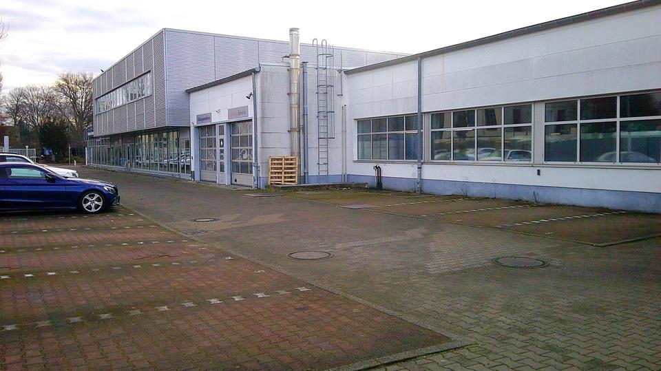 Autohaus - Showroom Werkstatt Waschstraße Aufbereitung Büro – Bild 13