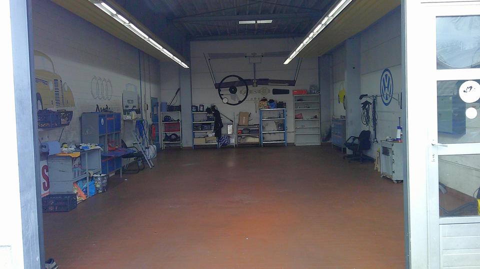 Autohaus - Showroom Werkstatt Waschstraße Aufbereitung Büro – Bild 8