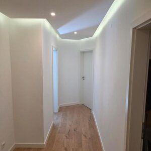 Hochwertig sanierte 2-Zimmer DG-Wohnung, provisionsfrei in Düsseldorf