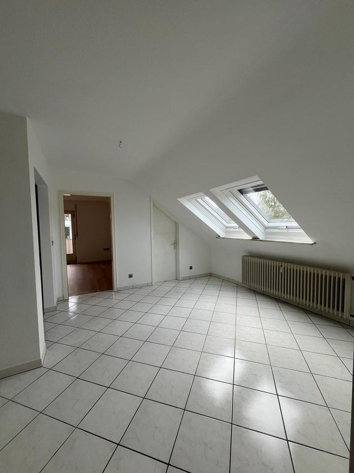 2,5 - Zimmer Dachgeschosswohnung – Bild 3