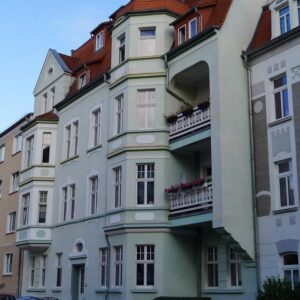 Großzügige Altbau-Wohnung mit Balkon