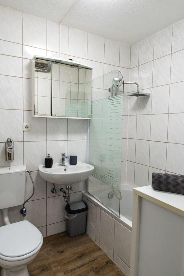 Zentral gelegen, vollmöbilierte 1-Zi Wohnung mit EBK und Balkon in Sindelfingen – Bild 12