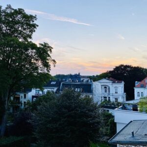 3,5-Raum-Altbauwohnung mit Balkon und Einbauküche zwischen Wilhelmplatz und Wasserbahnhof