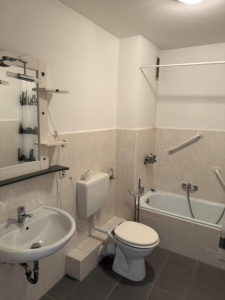 Schöne 3-Zimmer Wohnung mit Einbauküche und Balkon – Bild 13