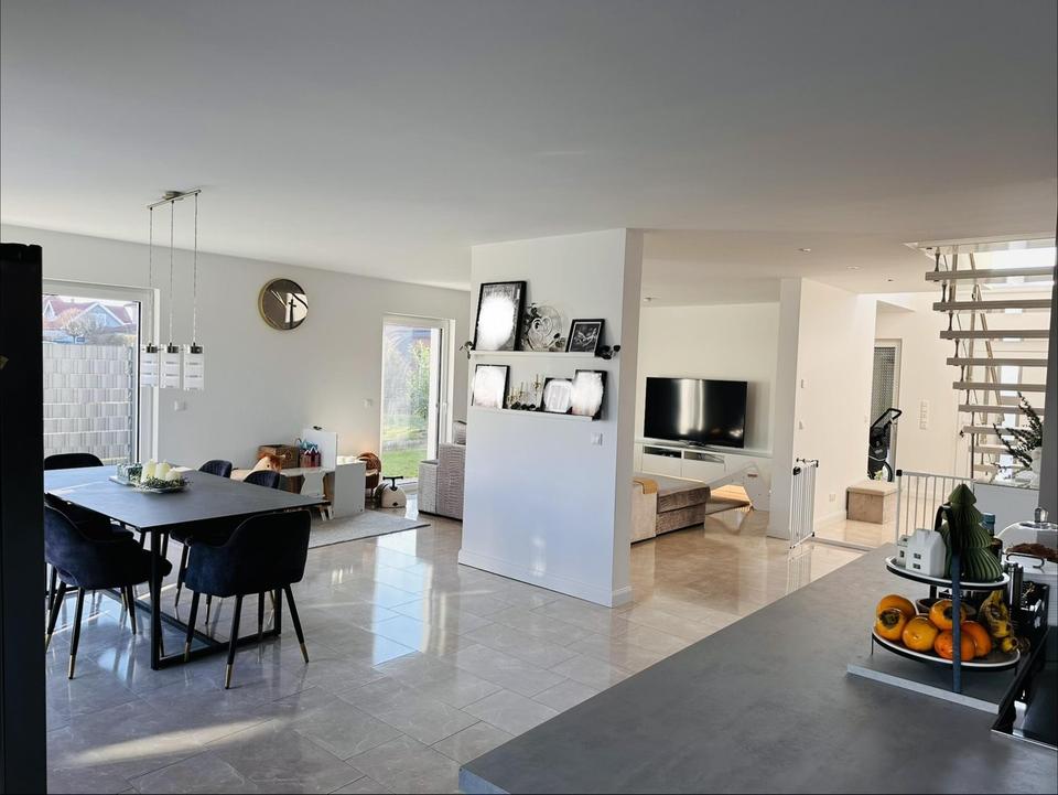 Provisionsfreie Moderne Stadtvilla mit Pool, Wintergarten und Doppelgarage – Bild 9