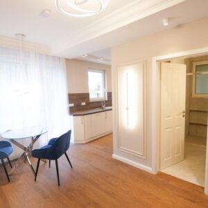 Stilvolle 2-Zimmer-Hochparterre-Wohnung mit luxuriöser Innenausstattung