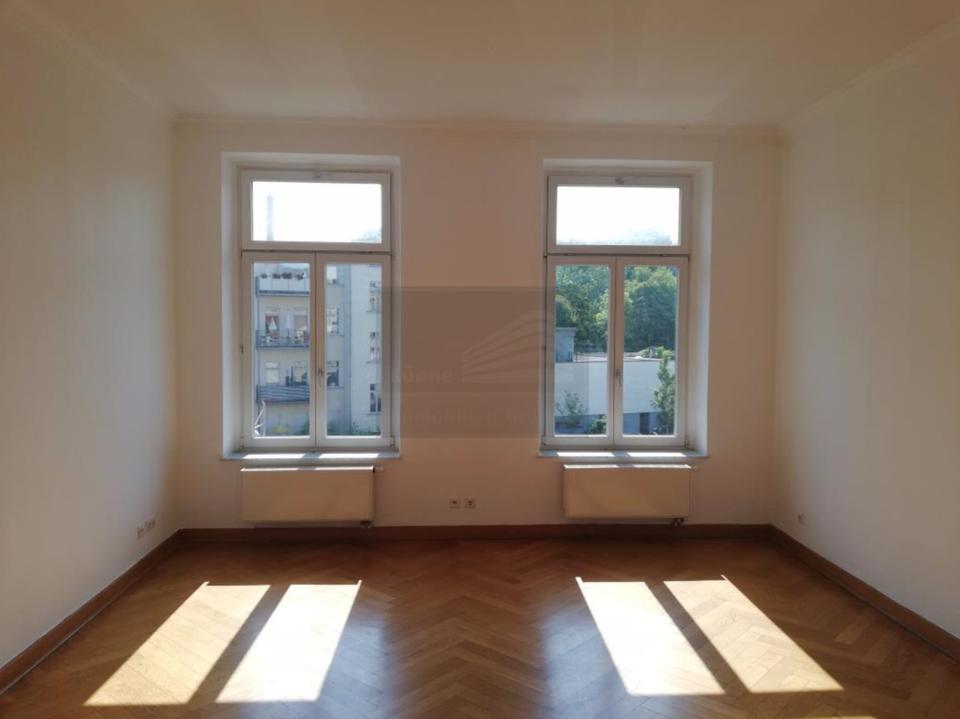 5 Zimmer Wohnung mit Einbauküche und Balkon im Musikerviertel im 2OG zu vermieten