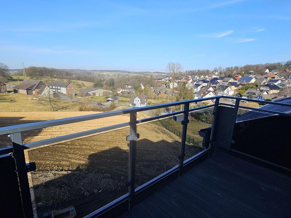 ** Helles Dachgeschoss-Paradies mit Weitblick in die Natur!**