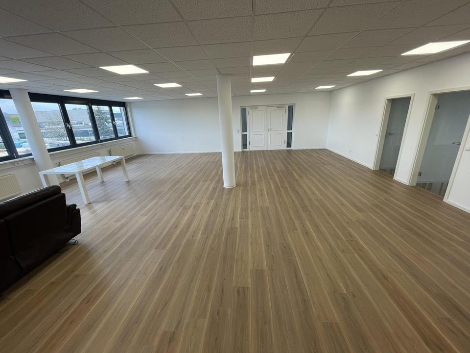 Büroflächen ab 15m², einzelne Büors anmieten o.ganze Etage+Teeküche +Internet (+Stellplätze+Lager) – Bild 18