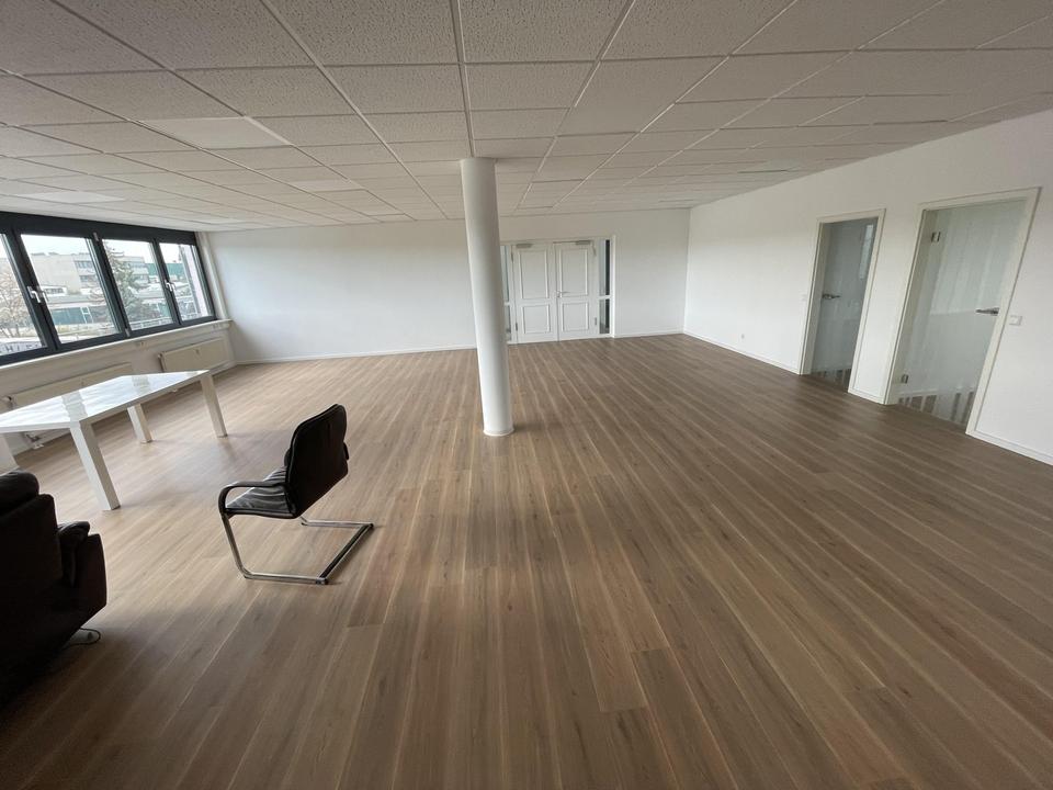 Büroflächen ab 15m², einzelne Büors anmieten o.ganze Etage+Teeküche +Internet (+Stellplätze+Lager) – Bild 5