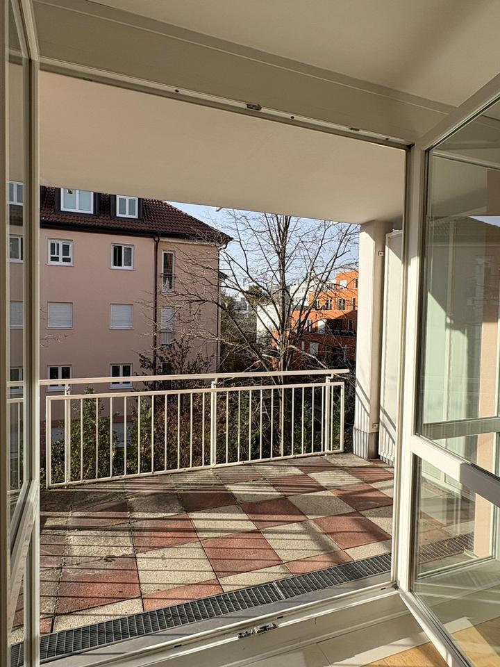 Terrassen 2-Zimmer-Wohnung/möbliert, zentral und ruhig mit Wohlfühlcharakter in Laim