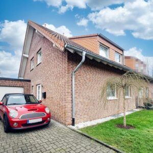 „Solides verklinkertes Haus mit Potenzial – großes Grundstück, moderne Heizung, große Garage“