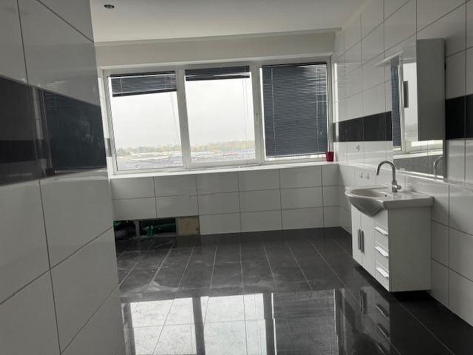 Büro/Lagerflächen incl. ca 50 Parkplätze in zentraler Lage ca 2100 QM 2.95 € QM – Bild 3