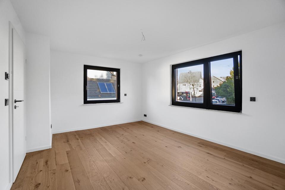 Modernisierte Doppelhaushälfte mit Dachterrasse, Photovoltaik & Garage in ruhiger Lage – Bild 10