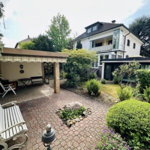 Exklusive Wellness-Villa mit Indoor-Pool, 300 m² Wohnluxus nahe Frankfurt, 2 WE, Garten, Garagen