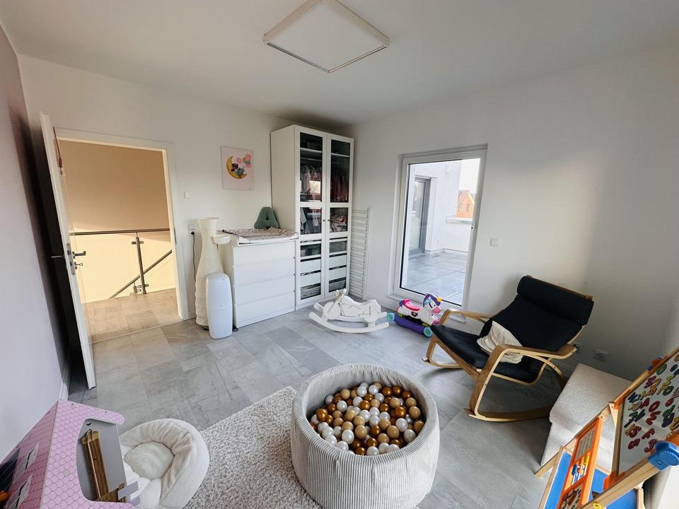 Provisionsfreie Moderne Stadtvilla mit Pool, Wintergarten und Doppelgarage – Bild 25