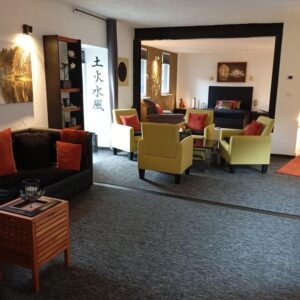 Liebevoll sanierte Bruchsteinhäuser mit besonderem Interieur und Exterieur