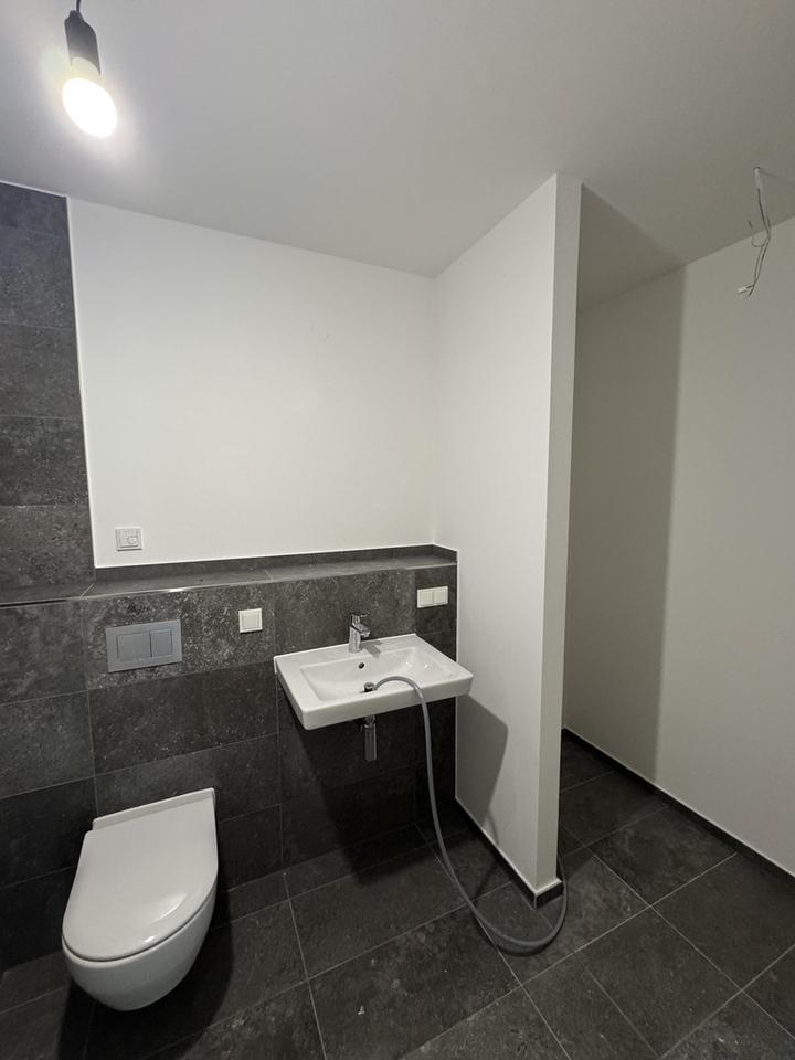 Neubau Erstbezug: 3-Zimmer Wohnung im 2.OG mit Blick ins Grüne – Bild 11