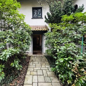 Großzügiges Villenanwesen, 365 qm Wohnfläche, 177 qm Nutzfläche, 1250 qm Grundstück, zentrale  Lage