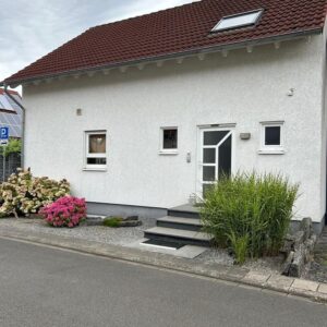 Preiswertes provisionsfreies, gepflegtes EFH mit Einliegerwohnung und gehobener Innenausstattung