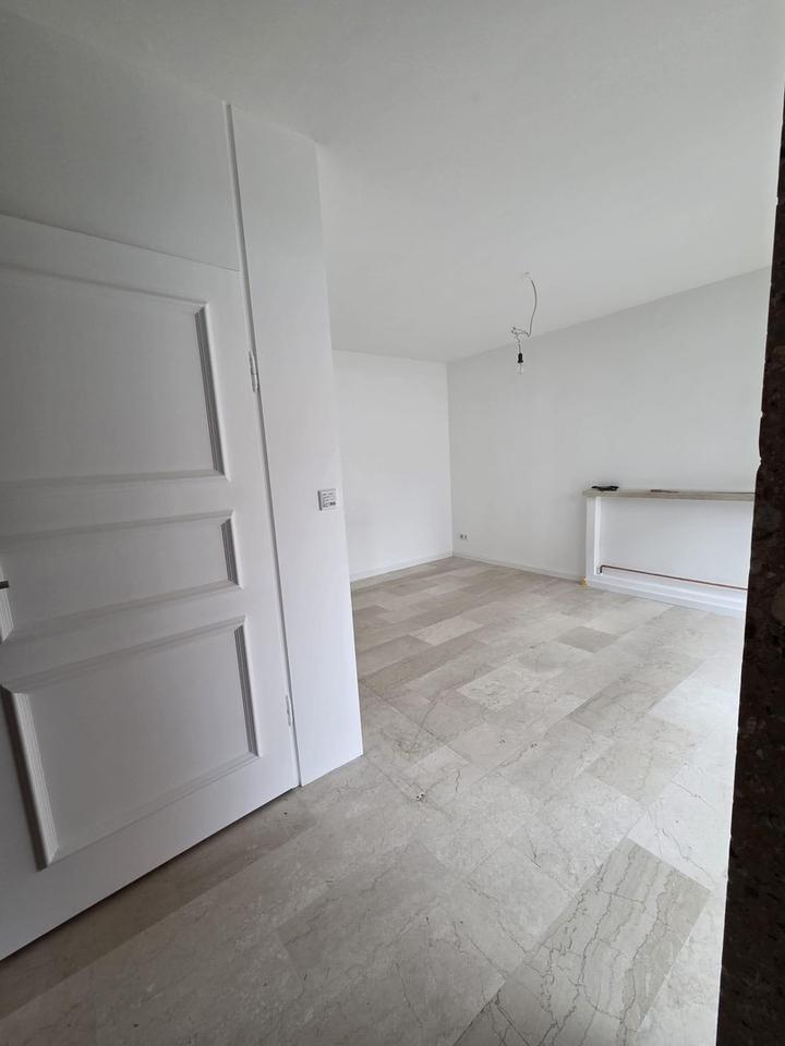 Wow-Effekt am Schlössle: Saniertes Split-Level-Haus mit 3,60m Deckenhöhe, Marmor und Garten – Bild 8