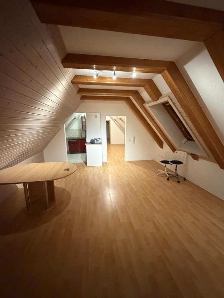 2,5 Zimmer Dachgeschoss Wohnung – Bild 4