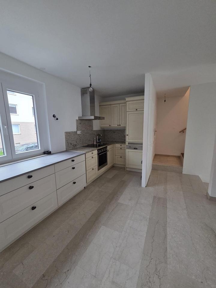 Wow-Effekt am Schlössle: Saniertes Split-Level-Haus mit 3,60m Deckenhöhe, Marmor und Garten – Bild 11