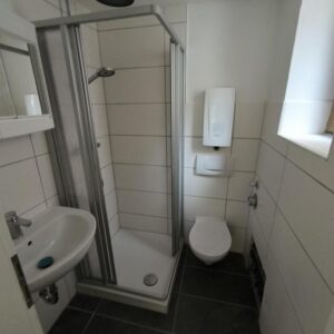 Möblierte 2-Zimmerwohnung BAD+KÜCHE NEU, KLIMAANLAGE