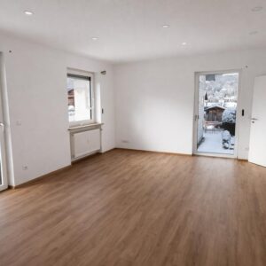 2,5-Zimmer-Wohnung (1. OG), 2023 kernsaniert, mit großem Westbalkon – OT Westerham – ab 01.04.2026