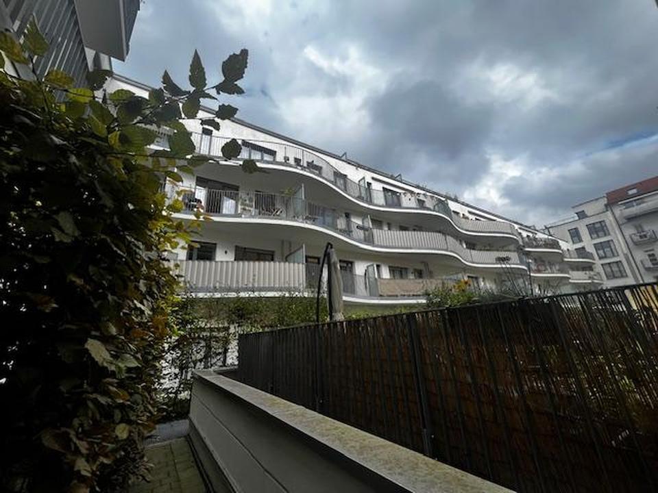 Schöne, lichtdurchflutete voll möbilierte zwei Zimmer Wohnung in Ludwigsvorstadt