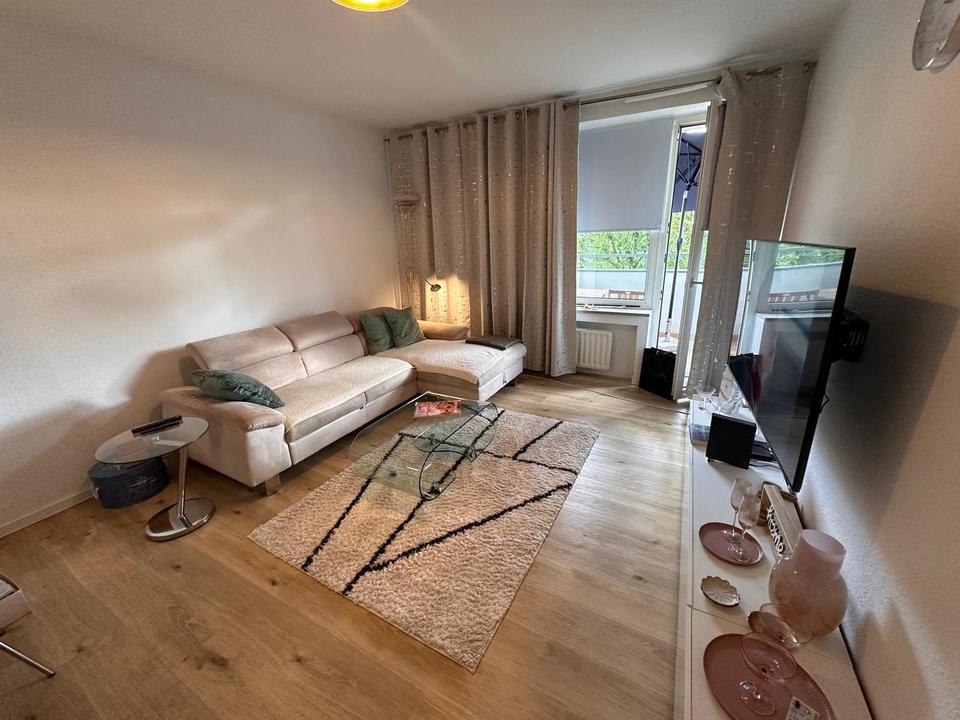 Schöne modern möblierte 2-Zimmerwohnung mit Balkon – Bild 2