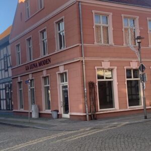 Ladengebäude über Eck