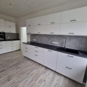 Renovierte 3-Zimmer Wohnung mit Einbauküche in zentraler Lage