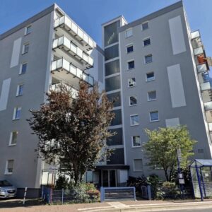 Erstbezug nach Sanierung: 3-Zi.-Wohnung mit Balkon in Steinbach