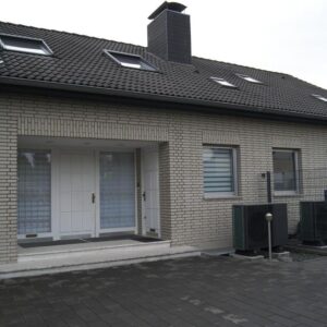 Modernisiertes Zweifamilienhaus mit separater Einliegerwohnung und Garage