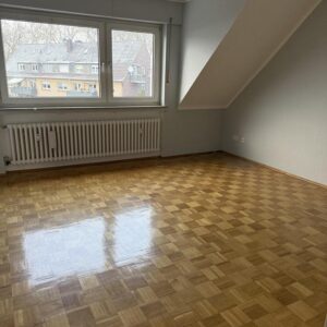 96,5 qm, 3,5 Zi., 2.OG, neues Bad ,mit Balkon