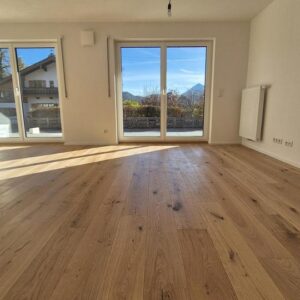 Exklusiver Erstbezug: EG-Wohnung mit wundervollem Erker, riesiger Hochterrasse und Südgarten