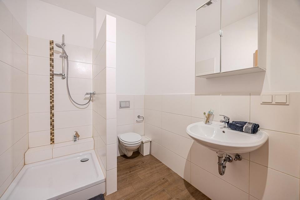 Modernes Reihenmittelhaus in Hanau – 5 Zimmer, zwei Stellplätze & Garten – Bild 16