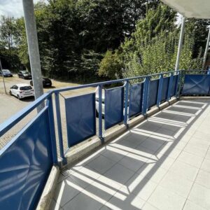 Gepflegte 3,5-ZKB im 1. OG mit Aufzug, Süd-Balkon, neuer EBK und Stellplatz