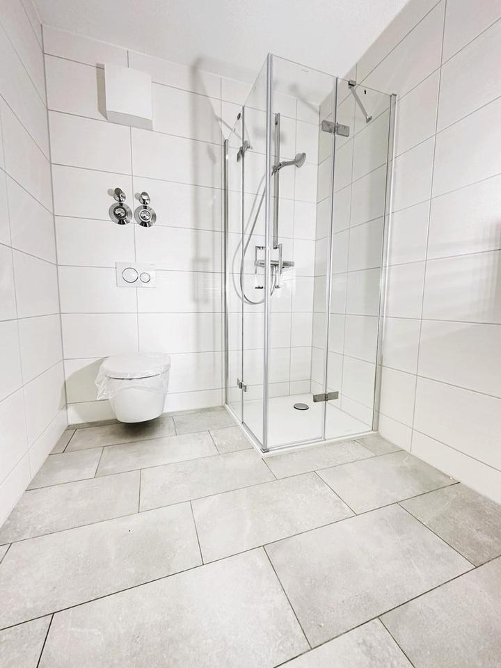 Neuwertige 4 Zim.-Penthouse Wohnung am See mit riesen Terrasse in Singen – Bild 8