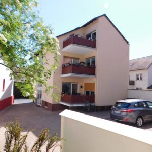 Sehr schöne Dachgeschosswohnung mit großem Balkon