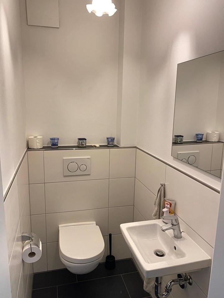 neuwertige 3 Z. Wohnung 91qm mit Gäste WC, Ankleidezimmer u. mehr – Bild 12