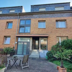 Duisburg-Rahm: helle 3,5 Zi- Wohnung in netter Hausgemeinschaft