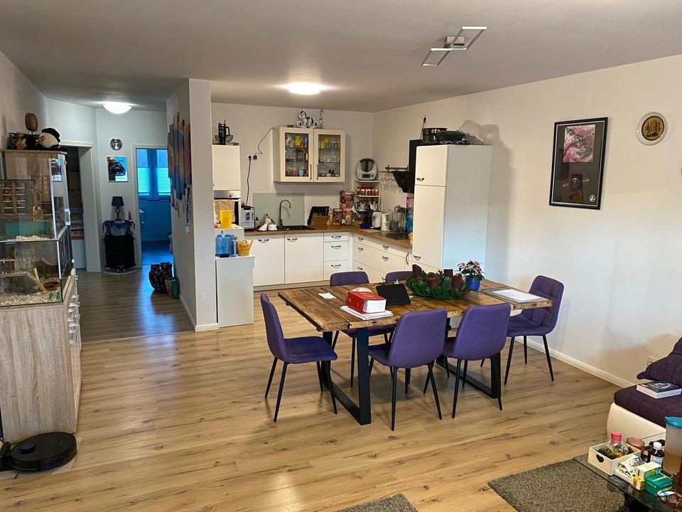 neuwertige 3 Z. Wohnung 91qm mit Gäste WC, Ankleidezimmer u. mehr – Bild 2
