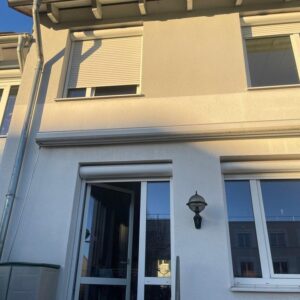 Helles, großes Haus mit Garage und Garten