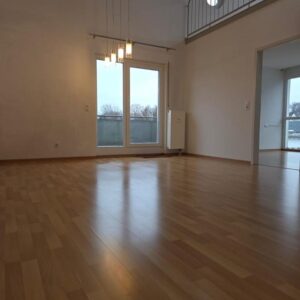 Helle 3,5-Zimmer Galerie Wohnung mit Süd-Balkon, EBK, in Ludwigsburg